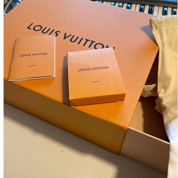 LOUIS VUITTON
Lauréate leather ankle boots Never Worn. They are so beautiful - Picture 3 of 4